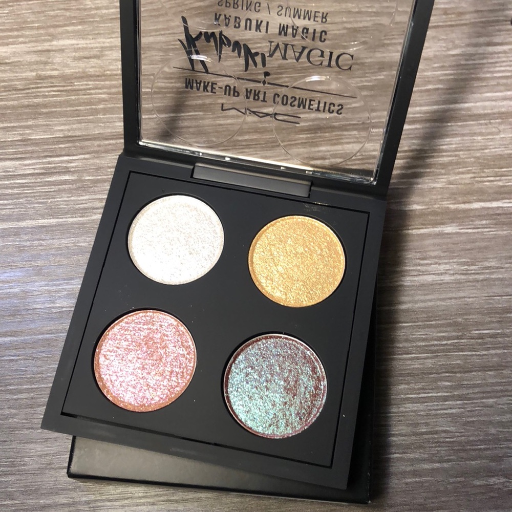 MAC limited edition eyeshadow palette